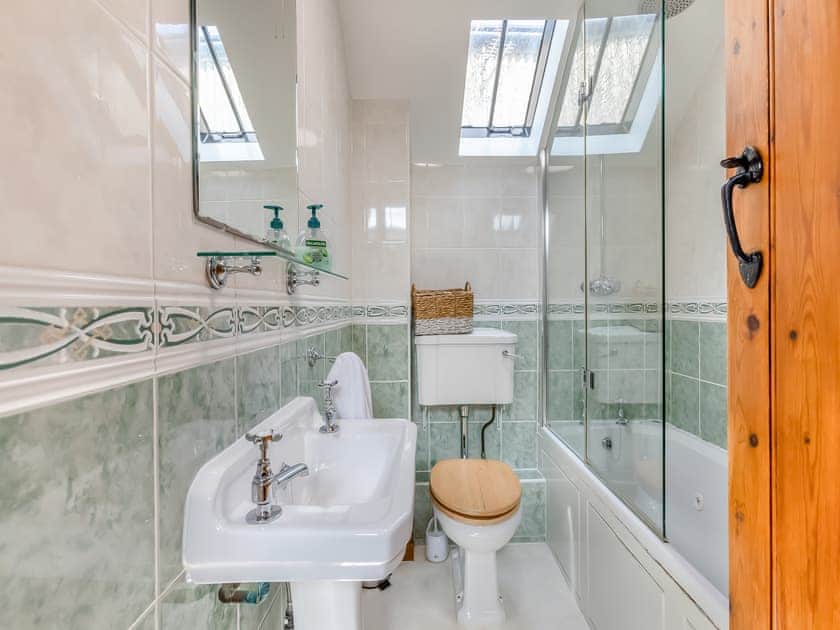 Bathroom | Atlantic House - Smuggler’s Retreat and Atlantic House, Hartland Point