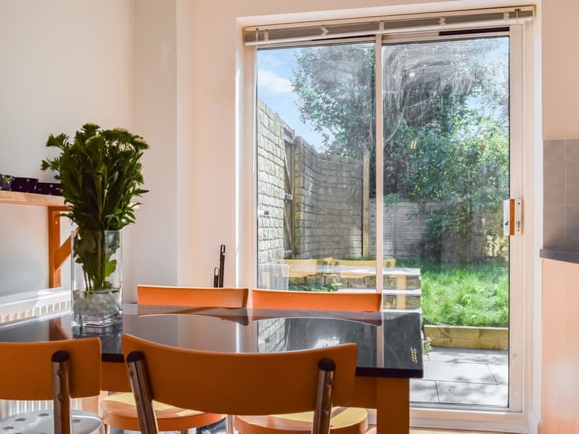 Contemporary diing table and chairs | The House on the Green, Chipping Norton