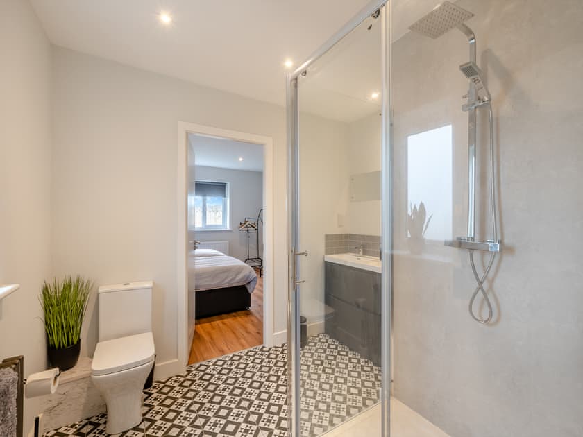 Bathroom | The Caddy’s Lodge - The Drive Cottages, Bamburgh