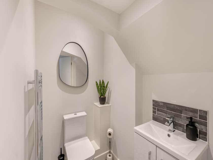 Bathroom | The Caddy’s Lodge - The Drive Cottages, Bamburgh