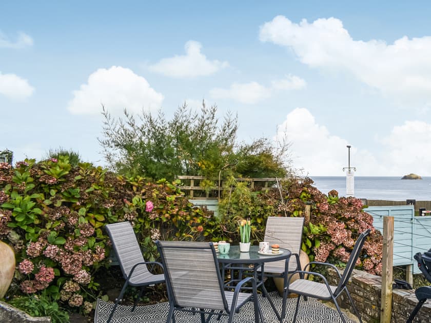 Sitting-out-area | Seals Cove, Polzeath
