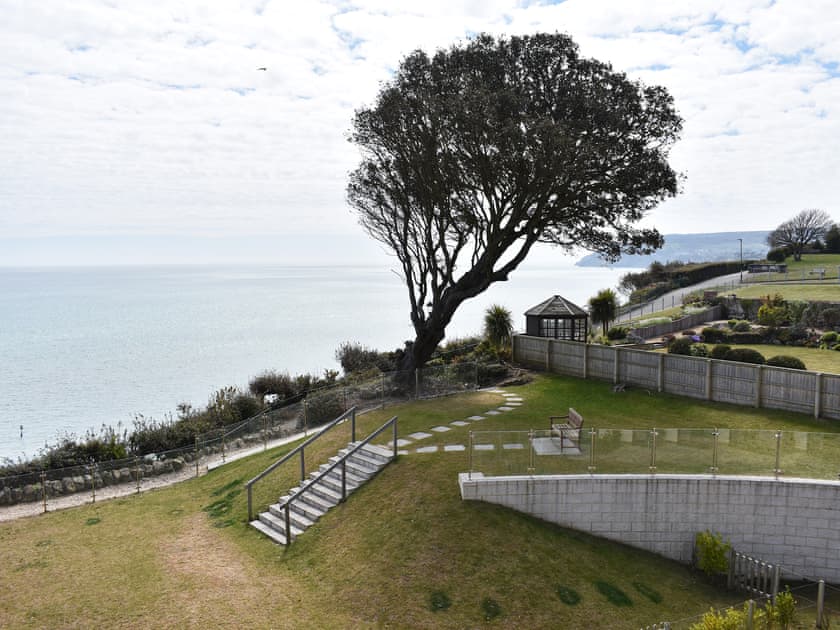 Garden and grounds | Seascape - Royal Cliff Apartments, Sandown