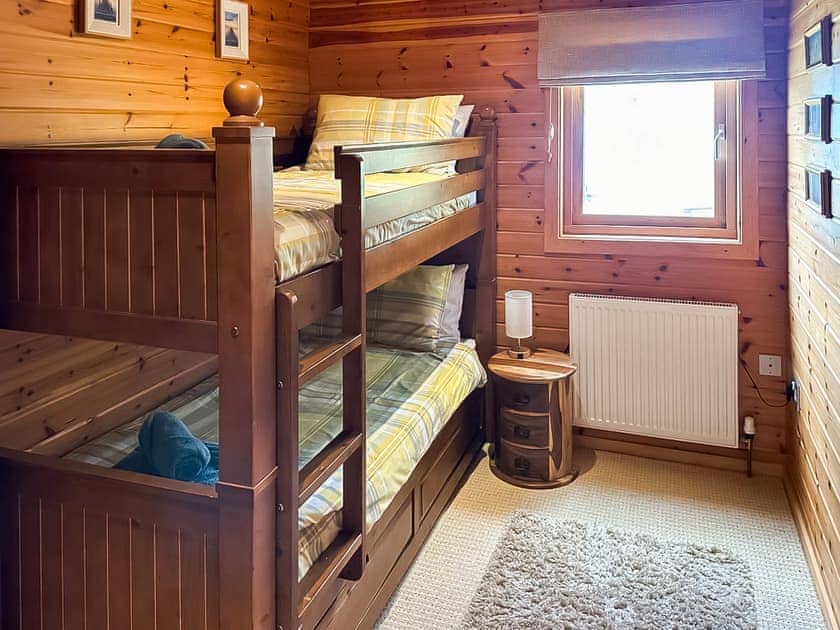 Bunk bedroom | Wild Grape Lodge, Fritton, near Great Yarmouth