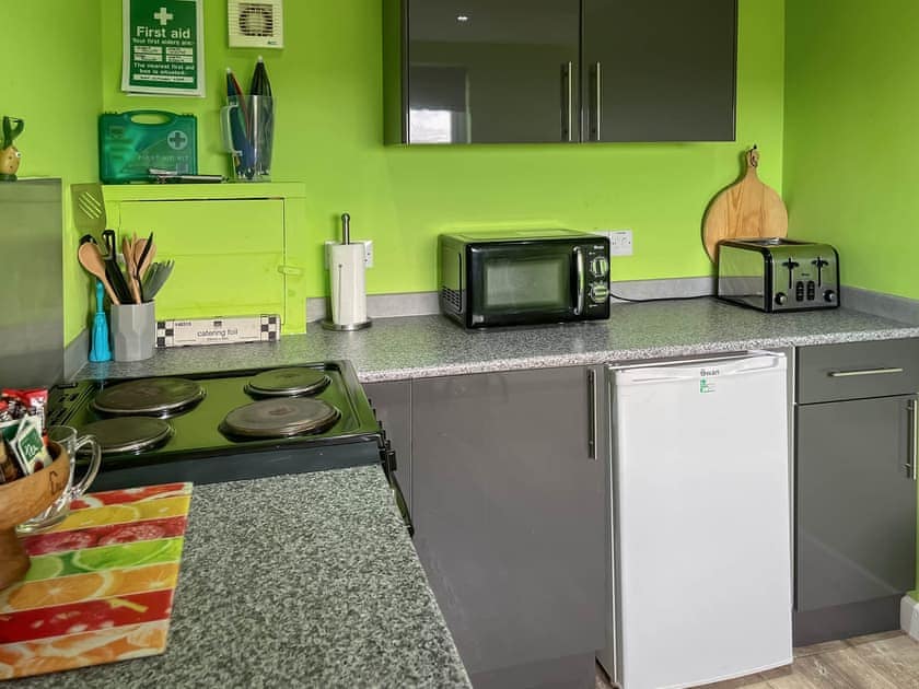 Kitchen | Green Yurt - Clochforbie Yurts, Fisherie