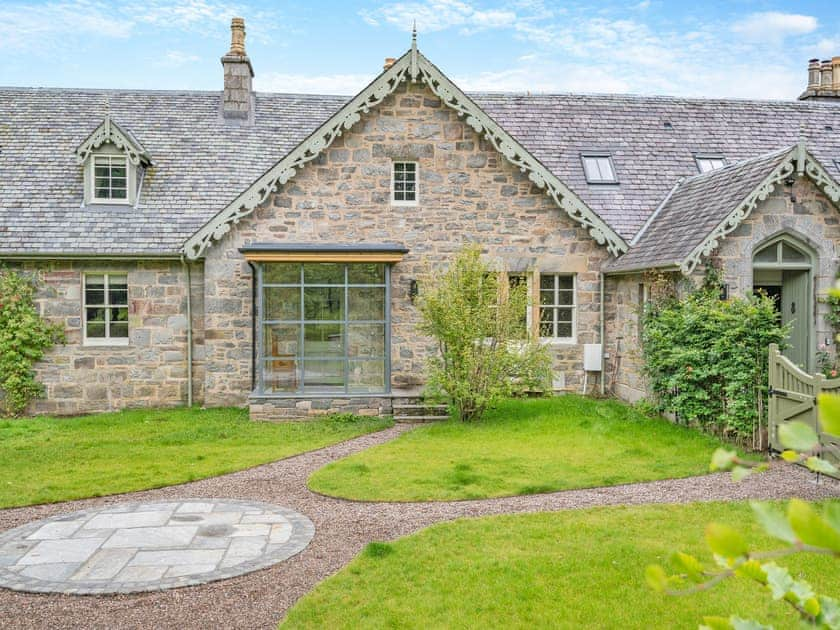 Exterior | Baillies Cottage - Croiscrag Lodge, Rannoch, near Pitlochry