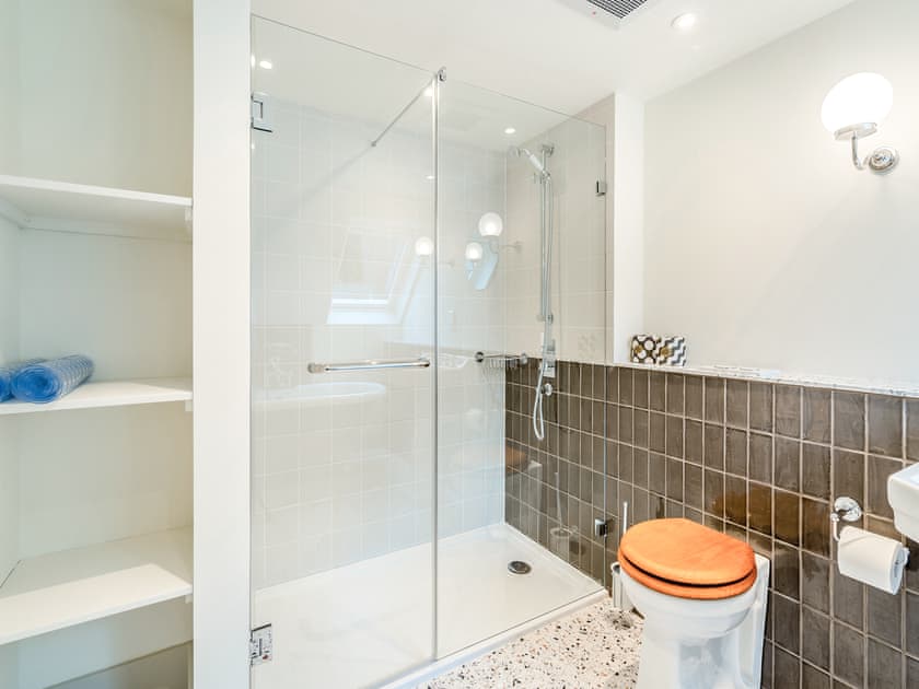 Bathroom | Baillies Cottage - Croiscrag Lodge, Rannoch, near Pitlochry