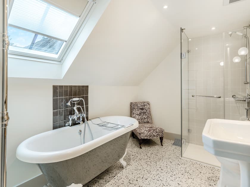 Bathroom | Baillies Cottage - Croiscrag Lodge, Rannoch, near Pitlochry