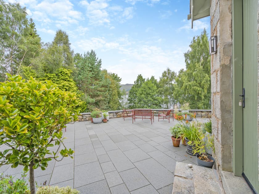 Sitting-out-area | Wardens Cottage - Croiscrag Lodge, Rannoch, near Pitlochry