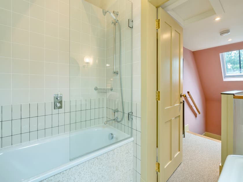 Bathroom | Cooks Cottage - Croiscrag Lodge, Rannoch, near Pitlochry