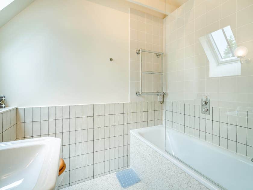 Bathroom | Cooks Cottage - Croiscrag Lodge, Rannoch, near Pitlochry