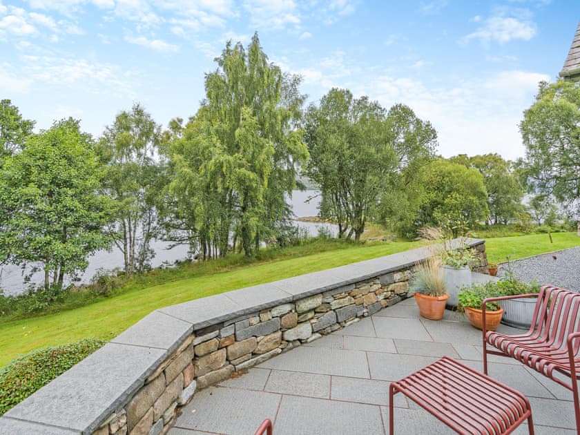 Sitting-out-area | Cooks Cottage - Croiscrag Lodge, Rannoch, near Pitlochry