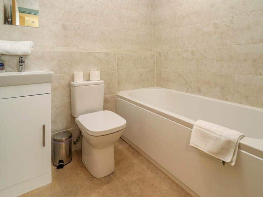 Bathroom | Bears Court Unit 1 - Bears Court, Little Rissington