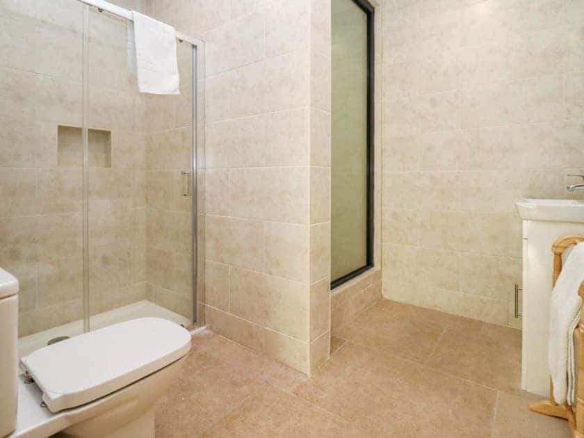 Bathroom | Bears Court Unit 1 - Bears Court, Little Rissington