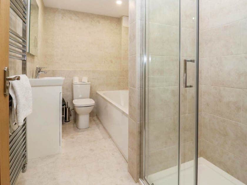 Bathroom | Bears Court Unit 1 - Bears Court, Little Rissington