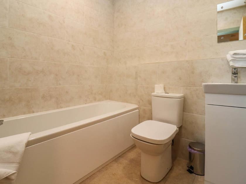 Bathroom | Bears Court Unit 4 - Bears Court, Little Rissington
