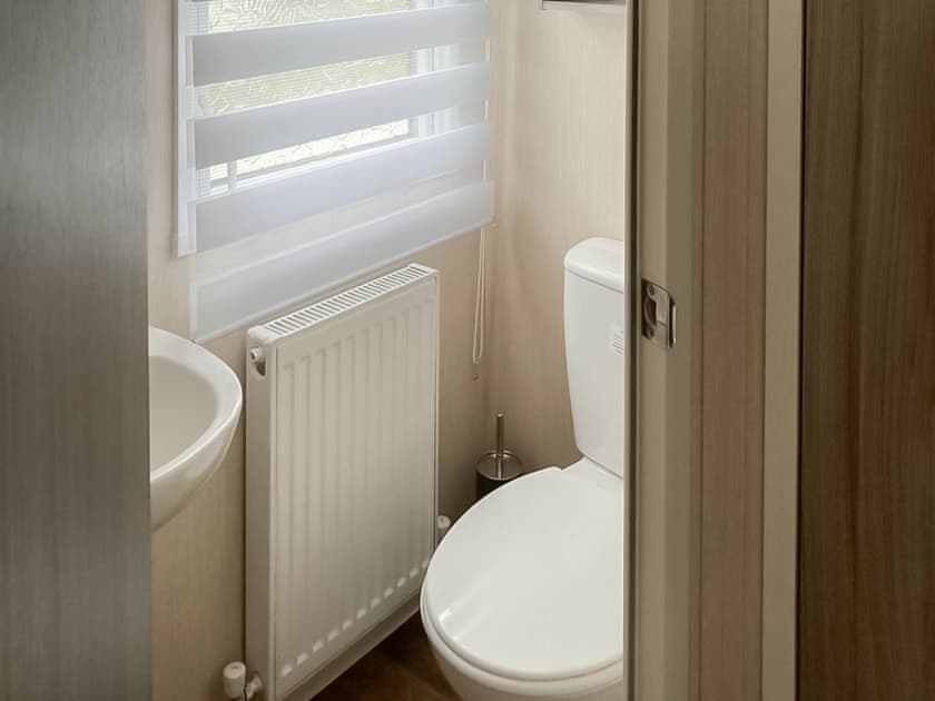 Bathroom | Farne Lodge, Berwick-Upon-Tweed