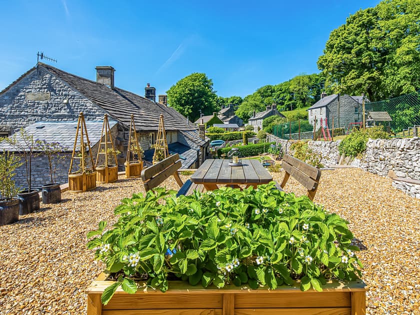 Sitting-out-area | James Cottage, Buxton
