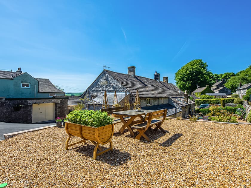 Sitting-out-area | James Cottage, Buxton