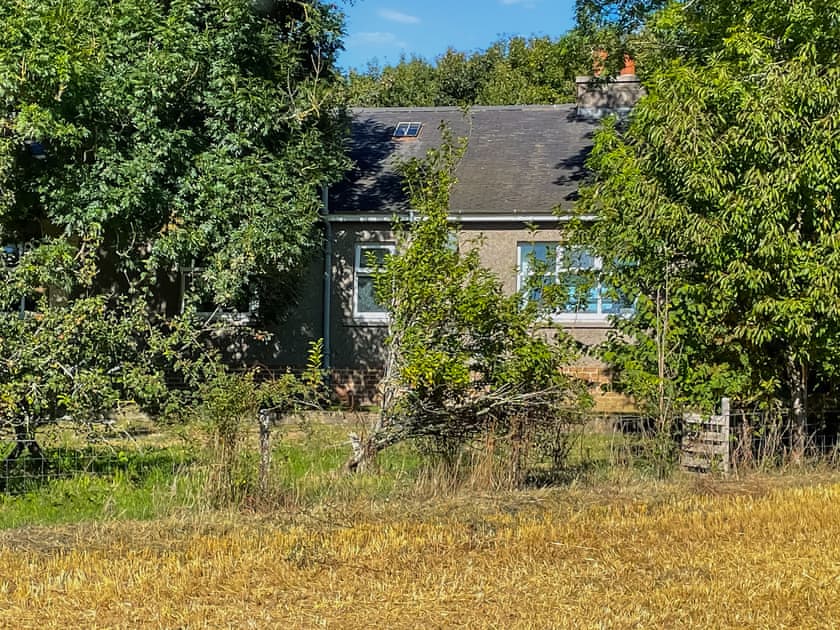 Exterior | Muir Cottage - Asloun Farmstay, Alford