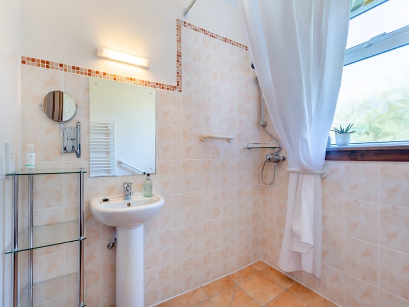 Bathroom | La Bergerie., Waternish, Isle of Skye