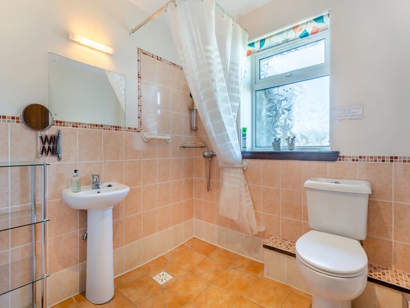Bathroom | La Bergerie., Waternish, Isle of Skye