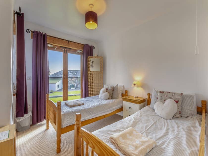 Twin bedroom | Higher Churchtown Farm - Kettle’s On - Higher Churchtown Farm Barns, Tresmeer, near Launceston