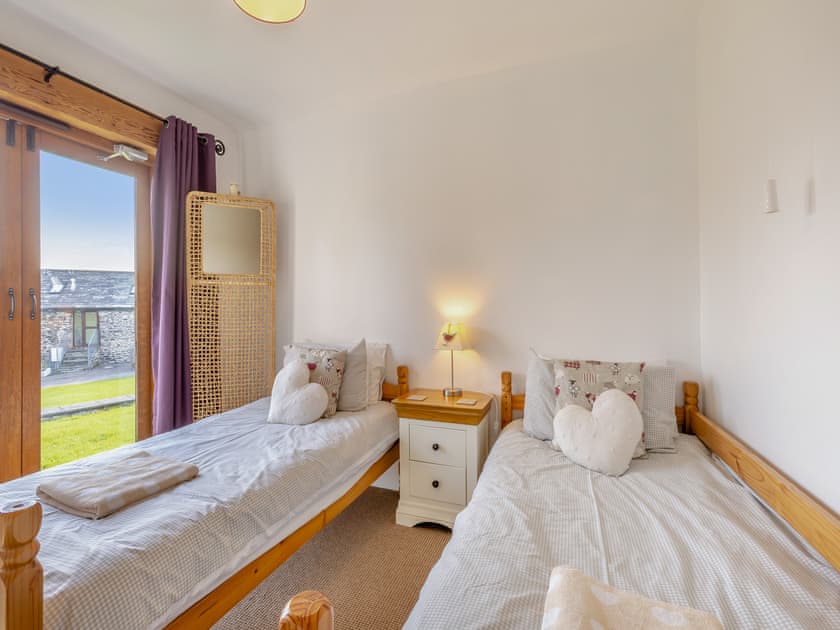 Twin bedroom | Higher Churchtown Farm - Kettle’s On - Higher Churchtown Farm Barns, Tresmeer, near Launceston
