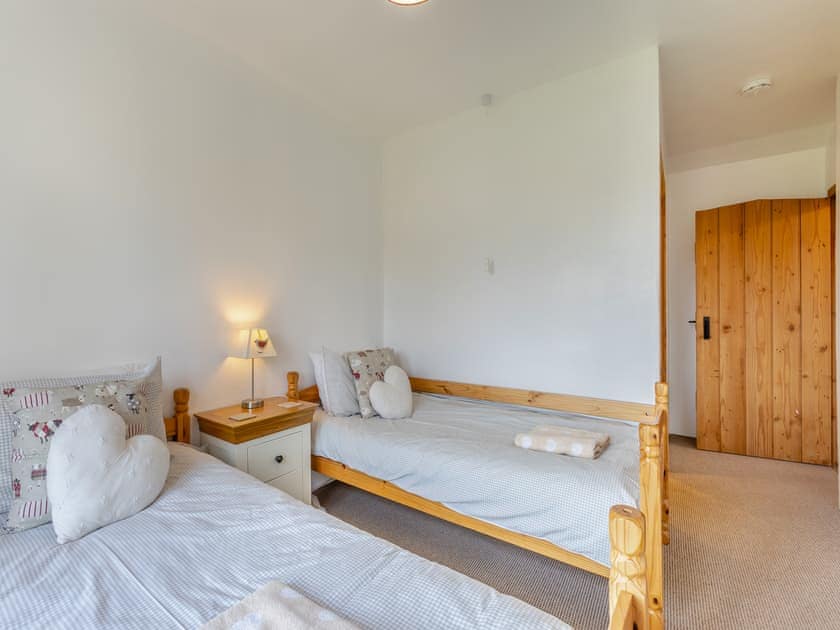 Twin bedroom | Higher Churchtown Farm - Kettle’s On - Higher Churchtown Farm Barns, Tresmeer, near Launceston