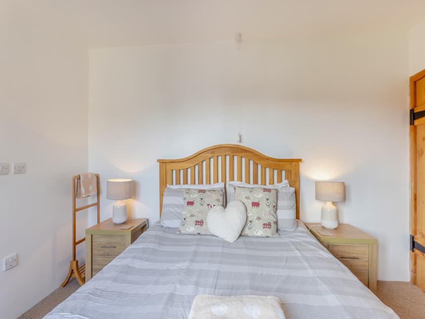 Double bedroom | Higher Churchtown Farm - Kettle’s On - Higher Churchtown Farm Barns, Tresmeer, near Launceston