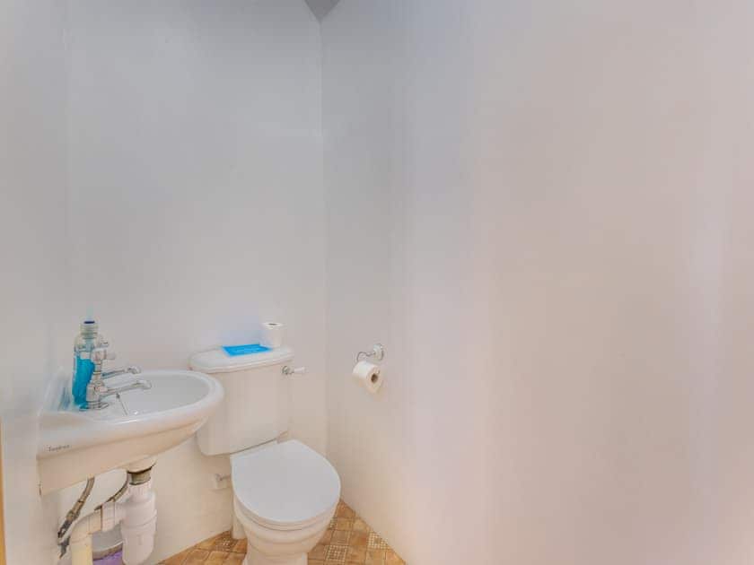 Bathroom | Higher Churchtown Farm - Kettle’s On - Higher Churchtown Farm Barns, Tresmeer, near Launceston