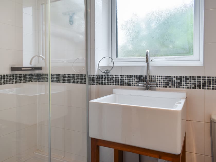 Bathroom | Little Thatch, Ringwood