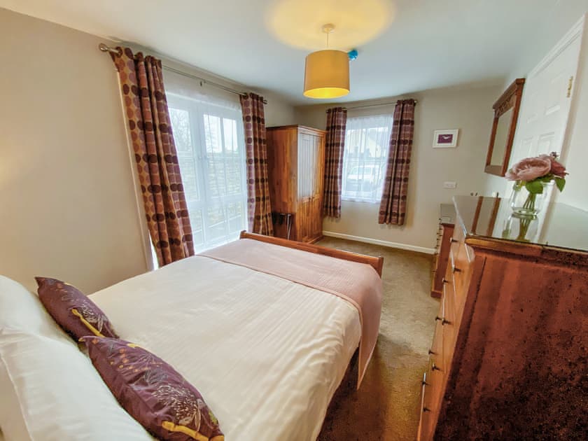 Double bedroom | Broad Holidays - Townhouse - Broad Street Gardens Apartments, All Orkney Islands