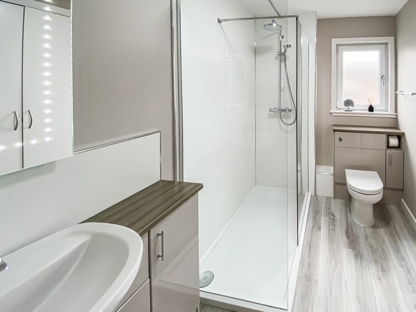Bathroom | Broad Street Gardens 3 - Broad Street Gardens Apartments, All Orkney Islands