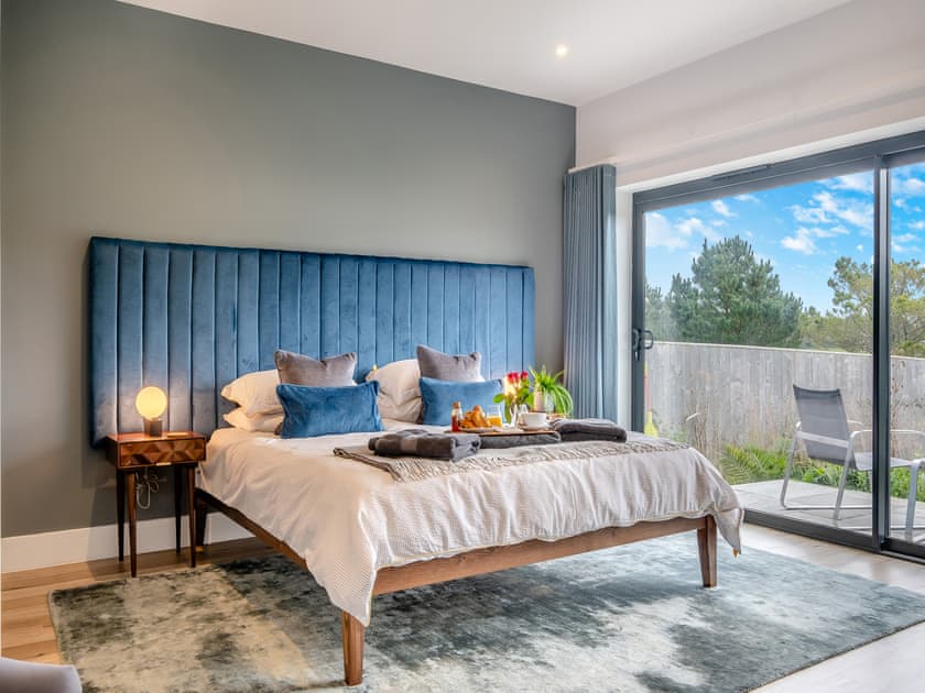 Double bedroom | Monument House, Totland