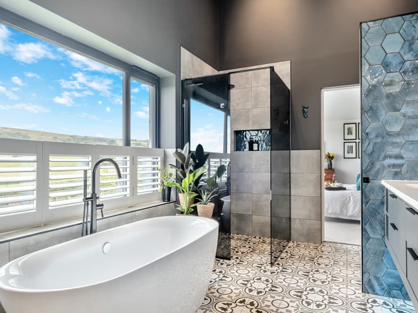 Bathroom | Monument House, Totland