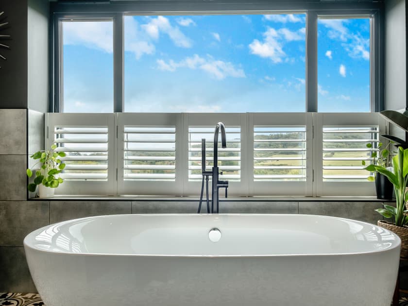 Bathroom | Monument House, Totland