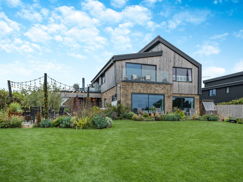 Exterior | Monument House, Totland