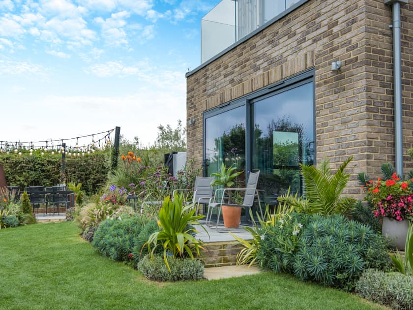 Exterior | Monument House, Totland