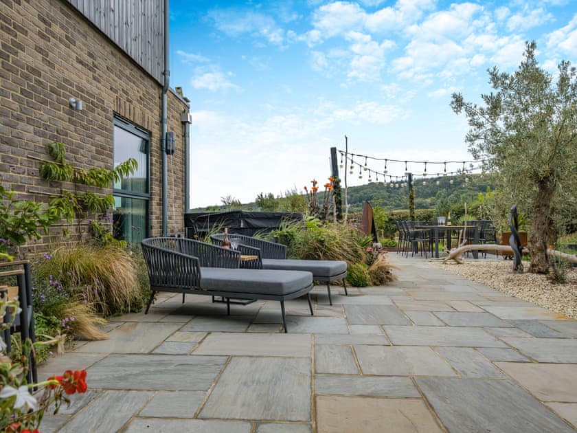 Sitting-out-area | Monument House, Totland