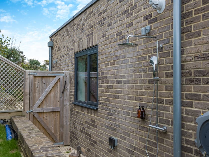 Exterior | Monument House, Totland
