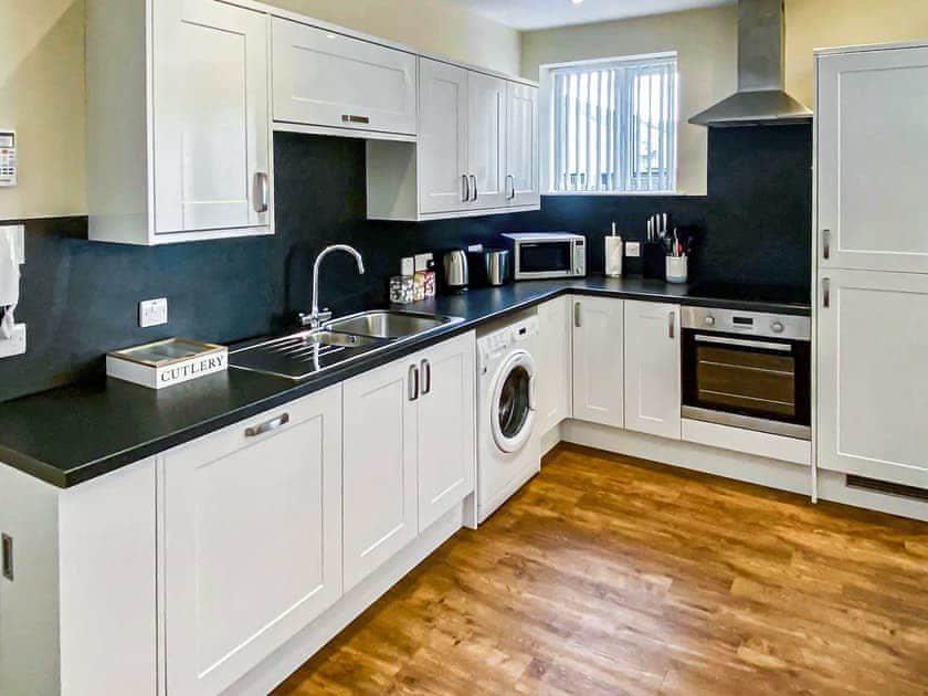 Kitchen | Muckle Green Holm - Shaalder Apartments, Kirkwall