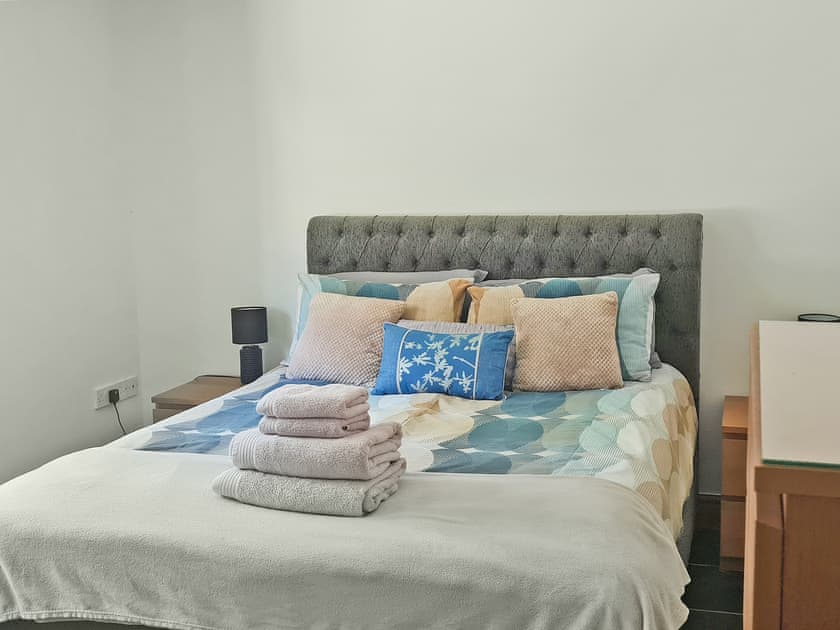 Downstairs, King Size bedroom  | Ty’n-y-Canol, Johnston, near Haverfordwest