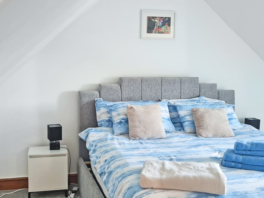 Upstairs, Super King bedroom  | Ty’n-y-Canol, Johnston, near Haverfordwest