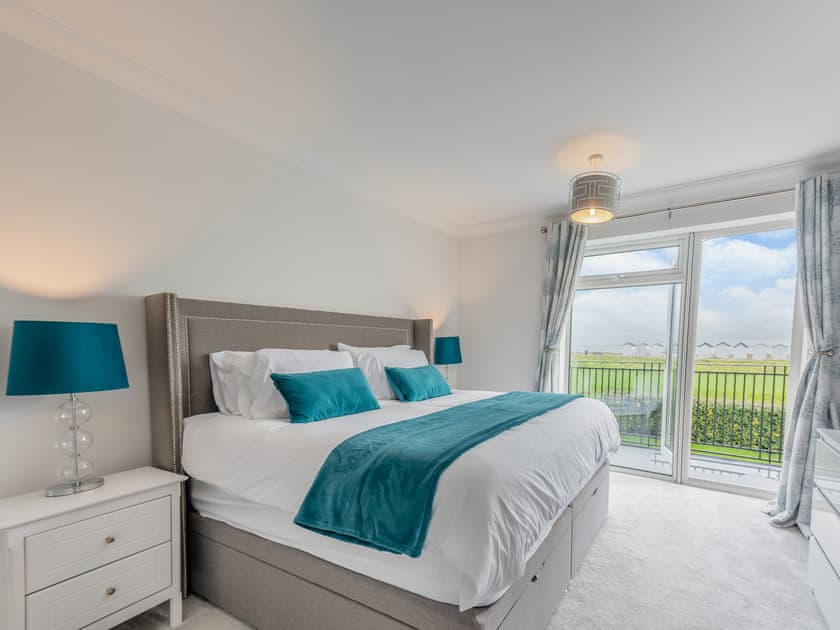King bedroom  | Marine Villa, Goring By Sea