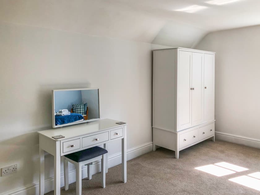 Twin bedroom | Brynich Villa, Brecon