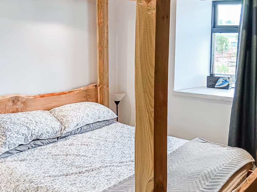 Double bedroom | The Old Mill Apartment - Tain Glamping, Tain
