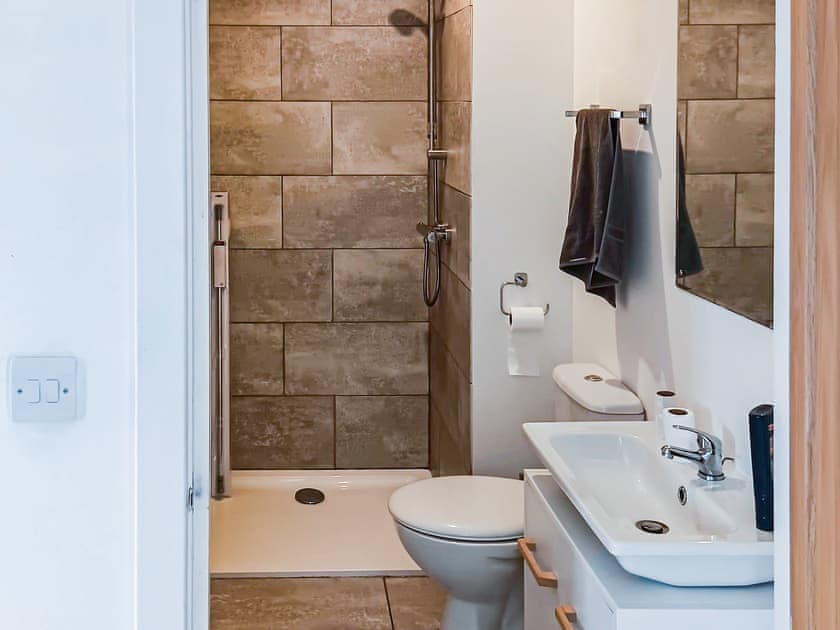 Bathroom | The Old Mill Apartment - Tain Glamping, Tain