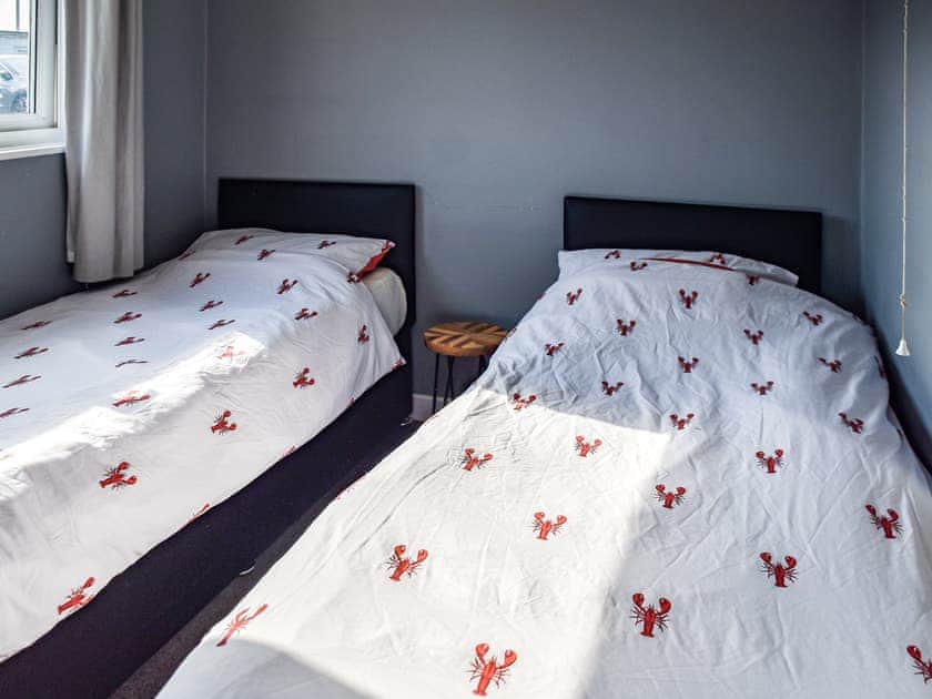Twin bedroom | Harley’s Beach House, California, Scratby