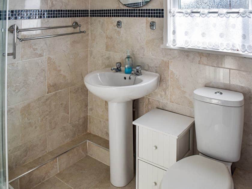Bathroom | Harley’s Beach House, California, Scratby