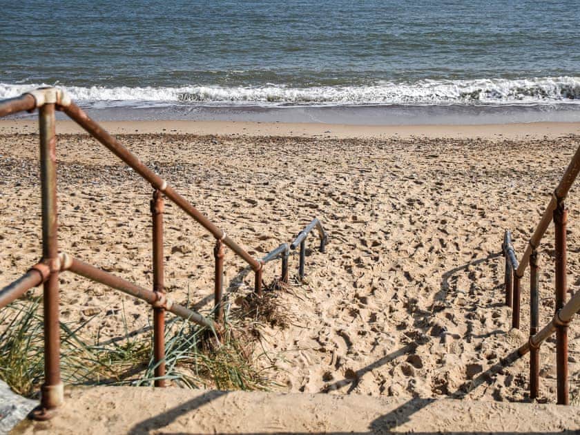 Surrounding area | Harley’s Beach House, California, Scratby